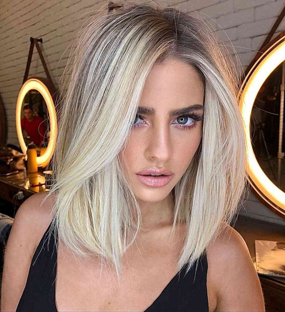Blonde Face-Framing Highlights for a Lob